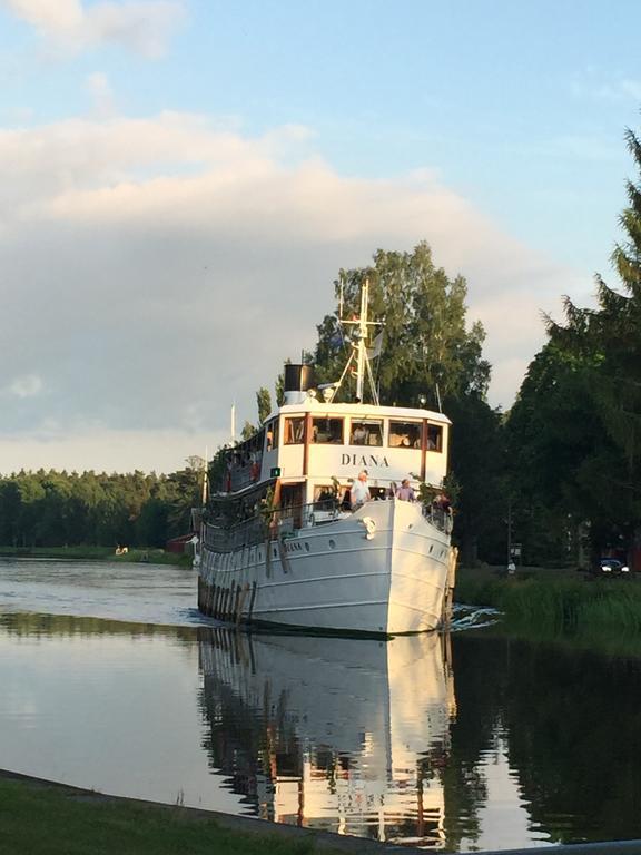 Hajstorp Slusscafe & Vandrarhem Töreboda Exteriér fotografie